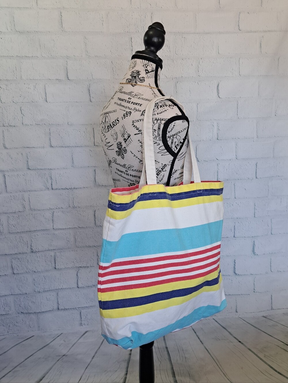 Lightwt Summer Tote W/nice Bonus